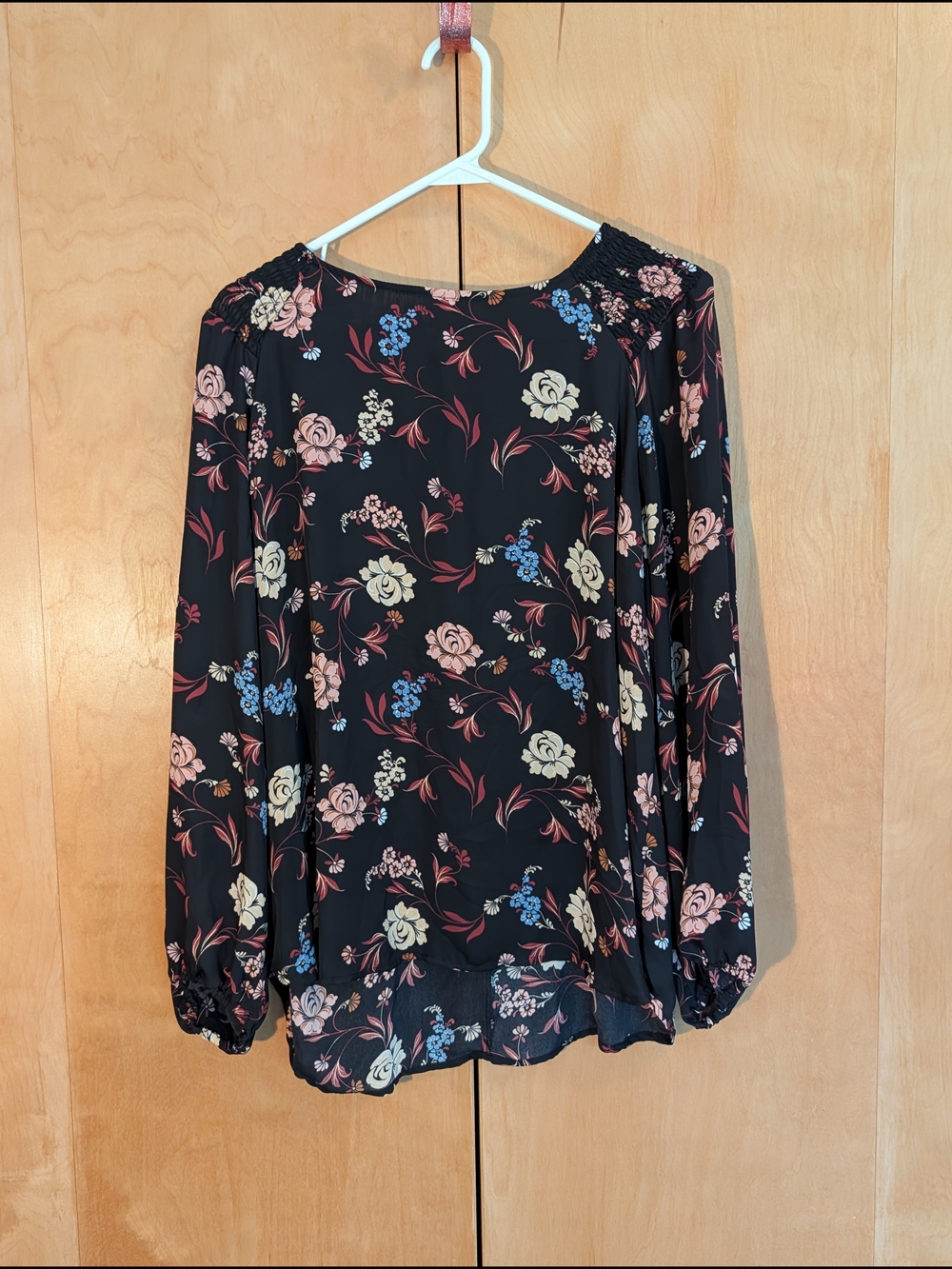 Massini Women’s Black Floral Long-Sleeve Blouse